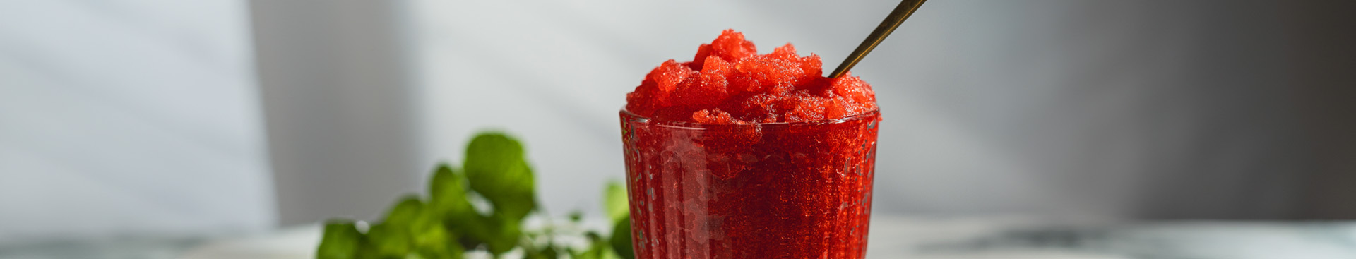 granita na bazie proszku z naturalnym sokiem z truskawek